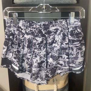 Lululemon hotty hot shorts size 10 black white